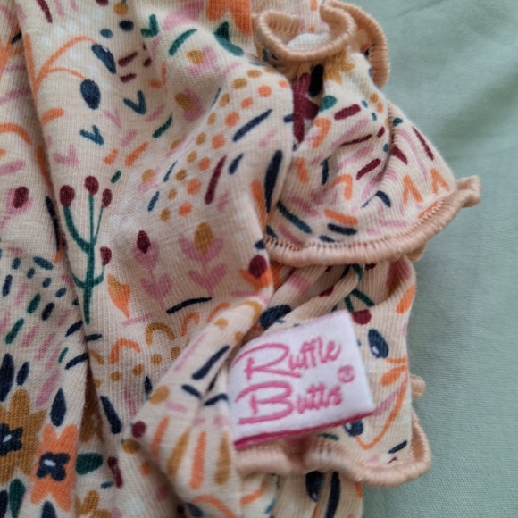 2 Ruffle Butts rompers - Picture 6 of 6